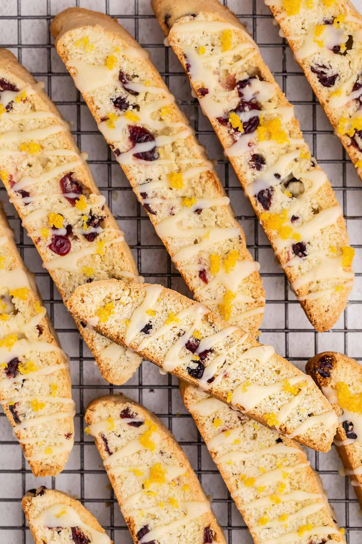  A biscotti that brings together the flavors of tangy cranberries and rich coffee.