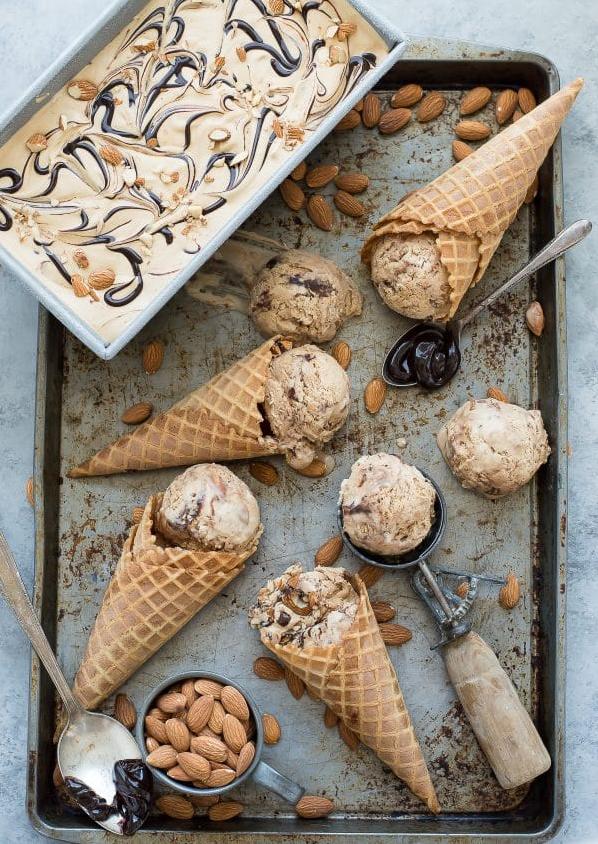  A classic ice cream with a twist of caramel and mocha - a flavor explosion in your mouth.