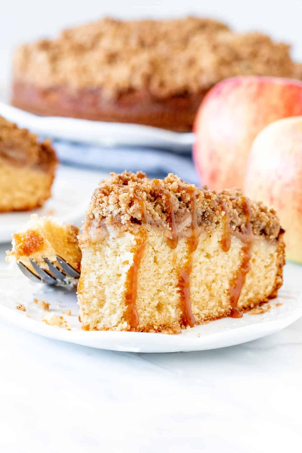  A golden cake with a tender crumb, topped with beautifully sliced apples.