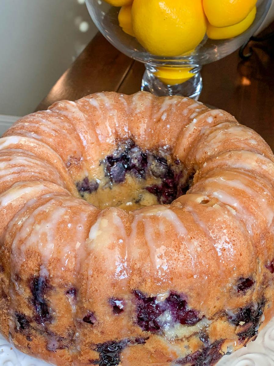  A treat that looks, smells, and tastes delightful, Blueberry Sour Cream Coffee Cake is perfect for any coffee break.