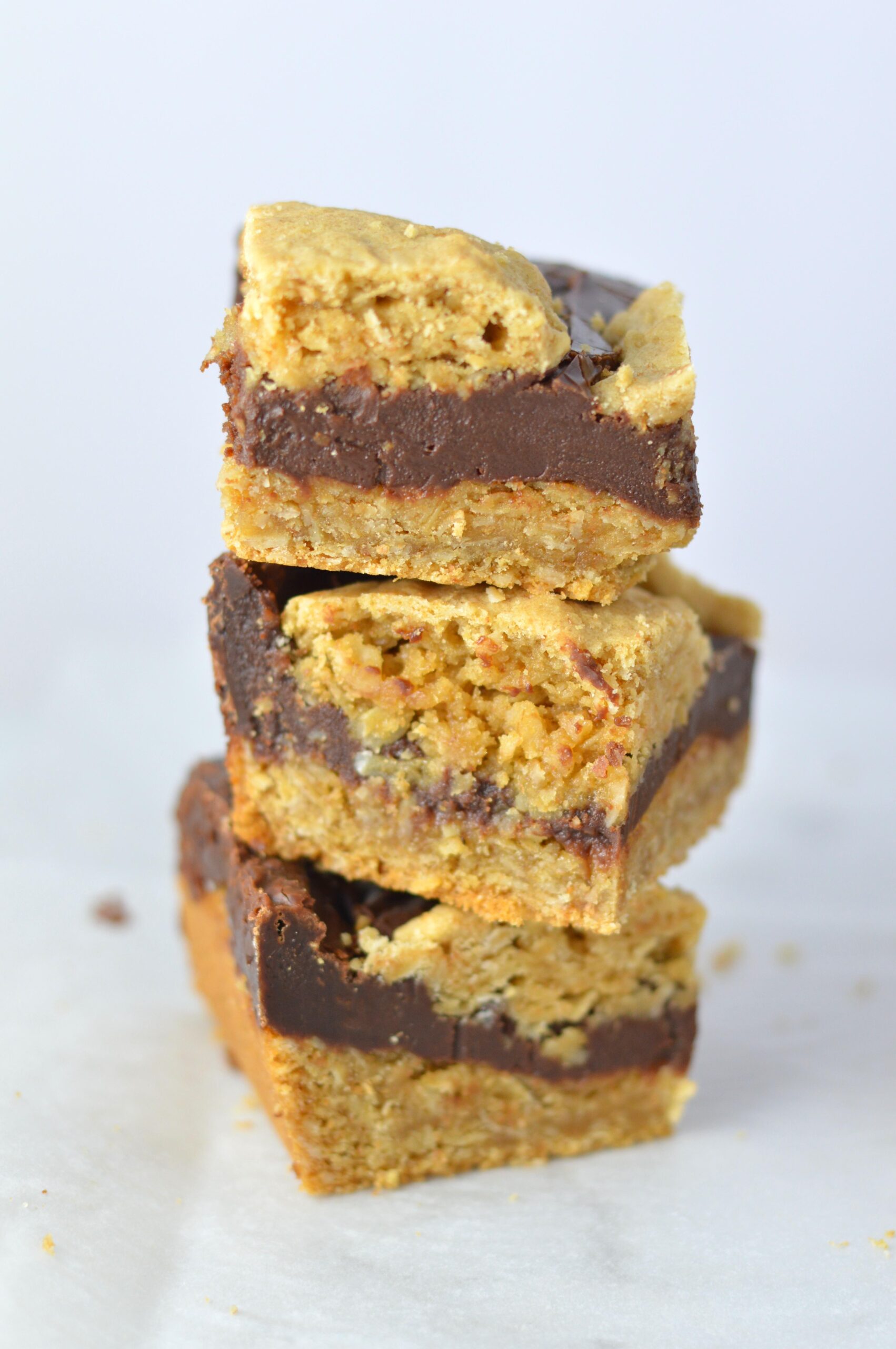  Bite into a sweet and indulgent oat fudge bar that's oh so easy to make!