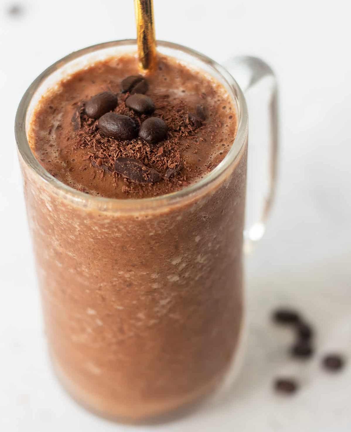  Chocolate lovers rejoice! This vegan mocha smoothie is a chocolatey delight with a hint of coffee