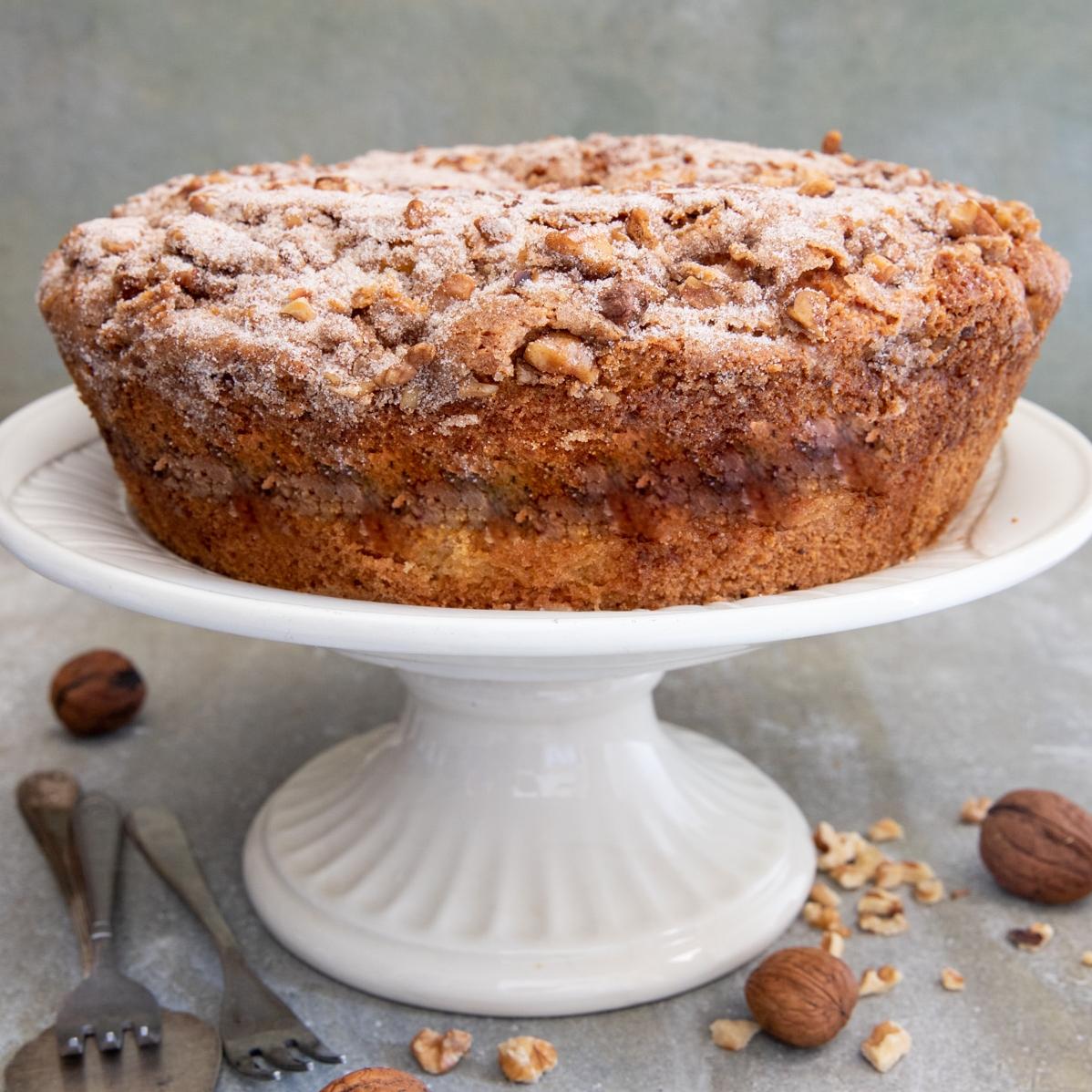 Delicious Cinnamon Walnut Coffee Cake Recipe