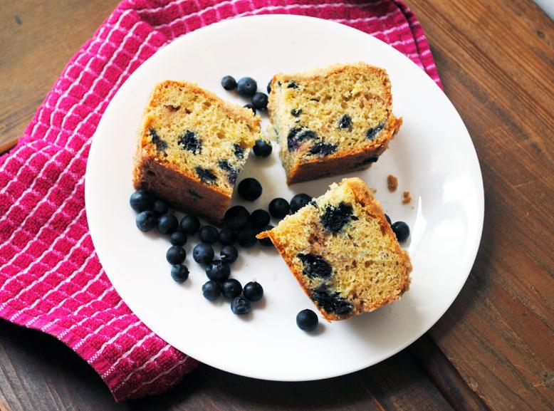  Craving for something sweet? This Blueberry Thyme coffee cake got you covered!