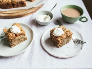 Crumbly Apple Coffee Cake