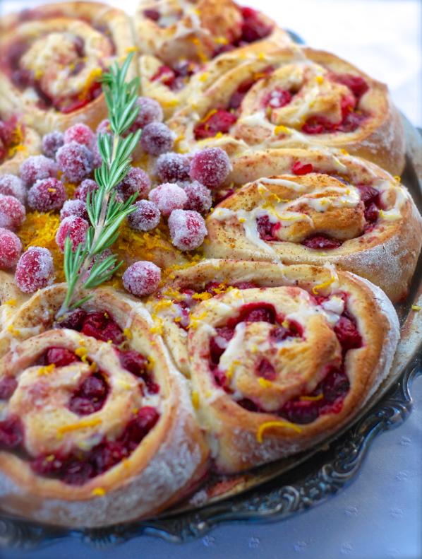  Flaky pastry filled with fragrant cinnamon, pecans and cranberries 🎄🌟