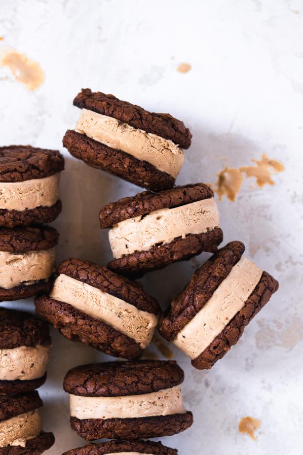  For those who love coffee, chocolate and nutty flavors - this cookie sandwich is a