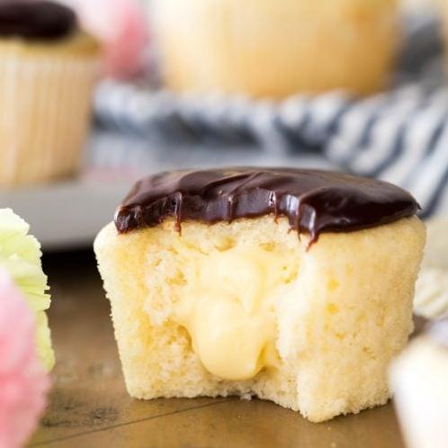  Give your taste buds a kick with these Espresso Infused Boston Cream Cupcakes!