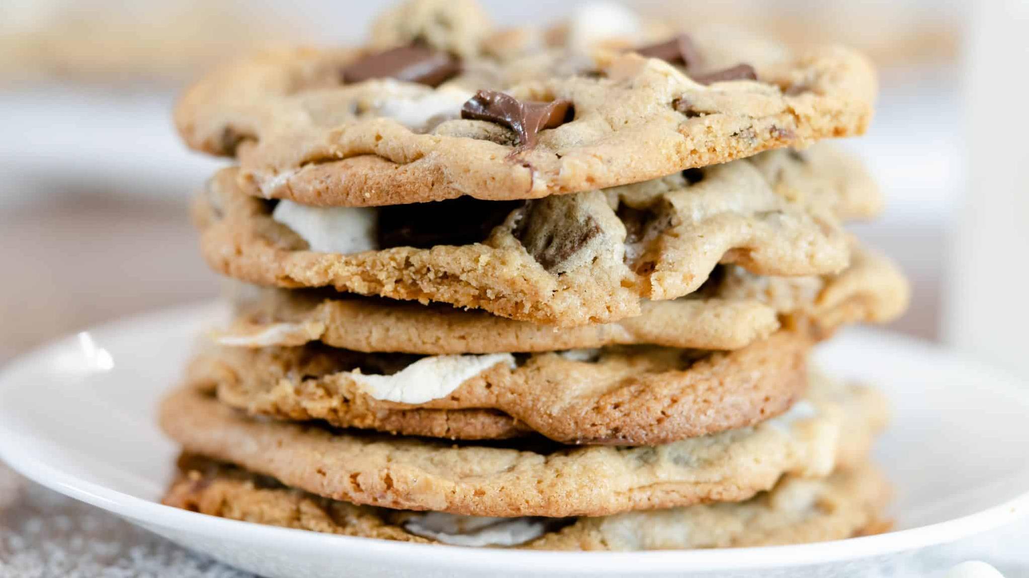  Indulge in the perfect blend of chocolate, coffee, and fluffy marshmallows with these cookies.