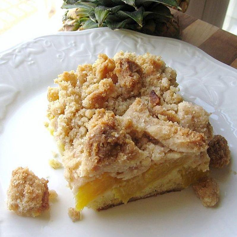  Layers of juicy pineapple and crumbly streusel on top of a moist coffee cake