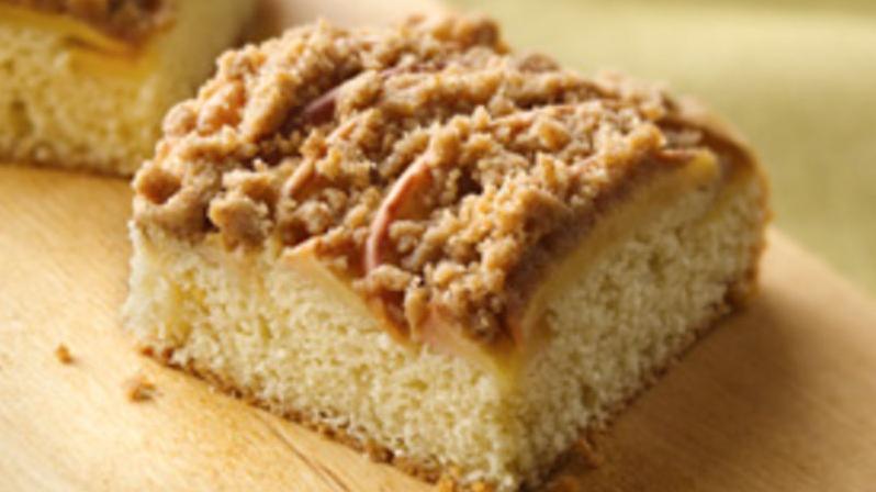  Looking for a new breakfast treat? Look no further than this delicious apple streusel coffee cake.