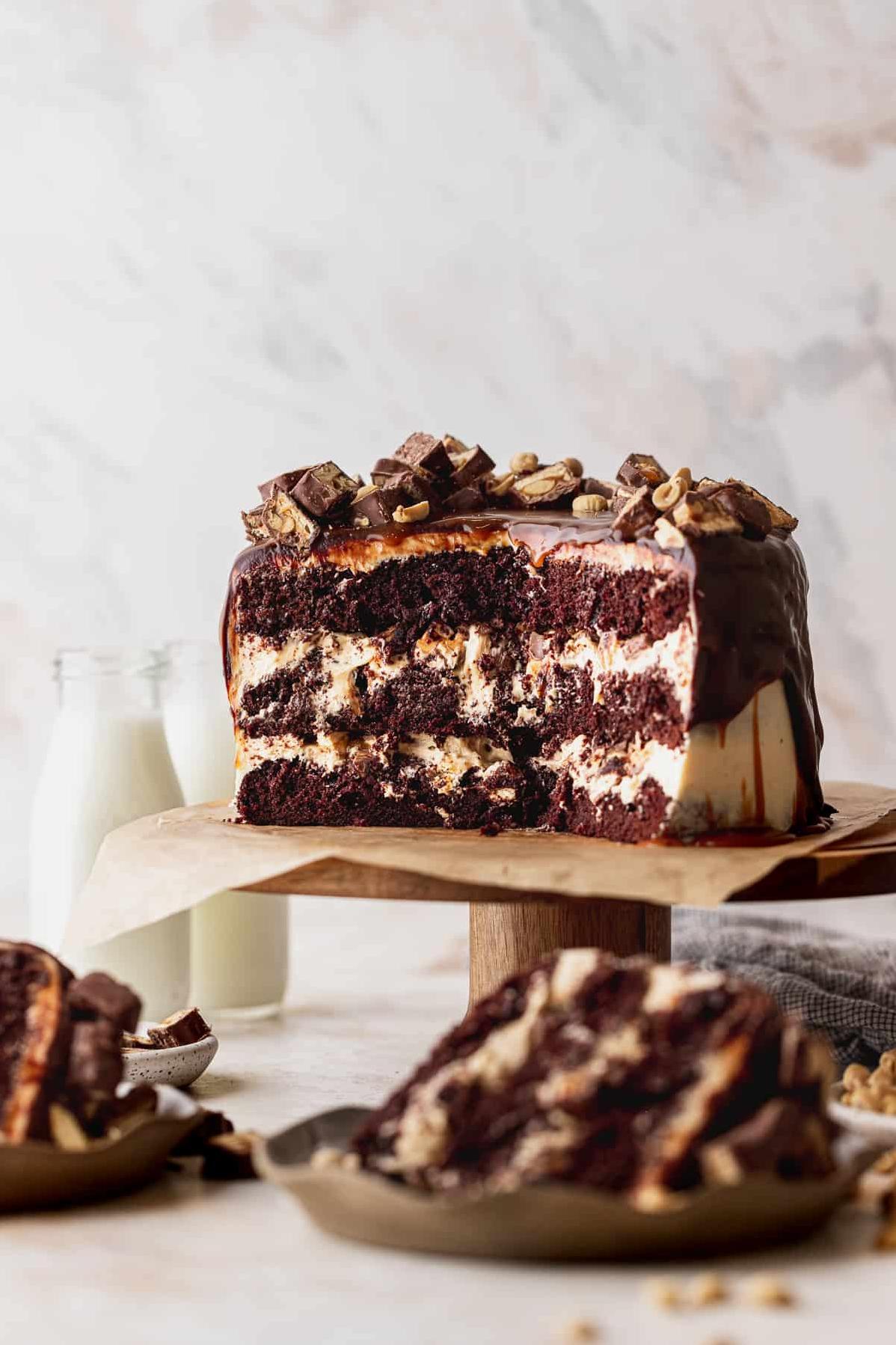  Moist vanilla cake, smooth chocolate frosting, and crunchy Snickers chunks – need we say more?