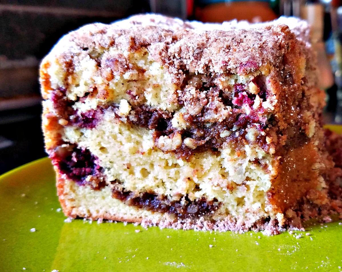  Observe the perfectly golden-brown crust of this coffee cake and dive into its soft and spongy texture.