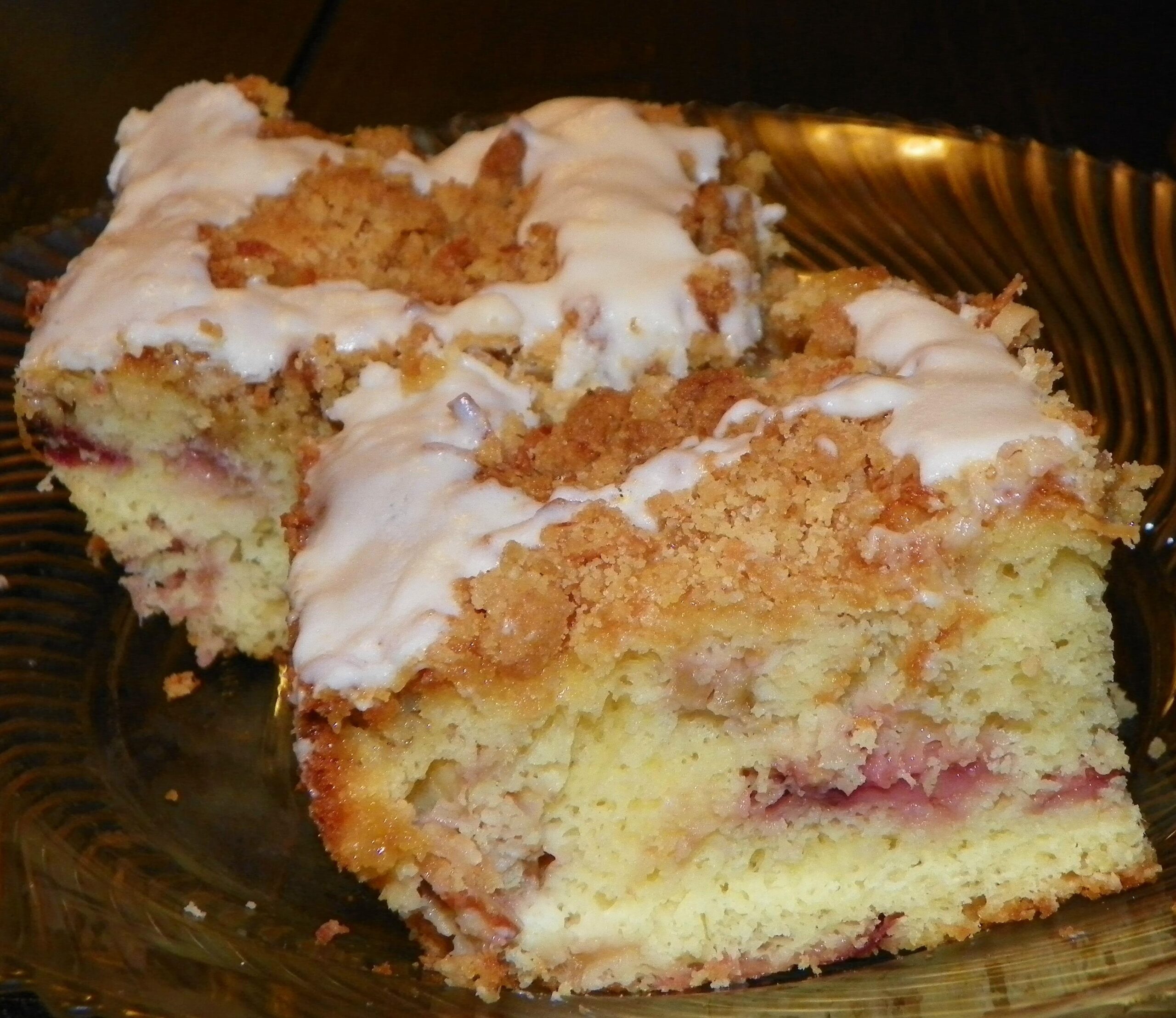 Delicious Rhubarb Berry Coffee Cake Recipe