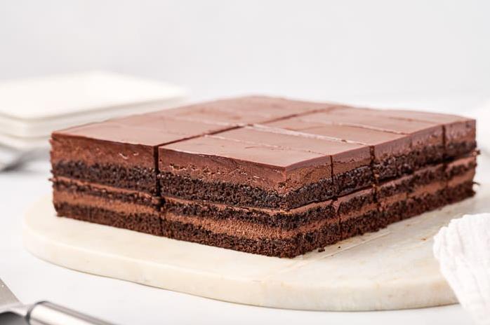  Satisfy your chocolate cravings with this heavenly mocha mousse slice.