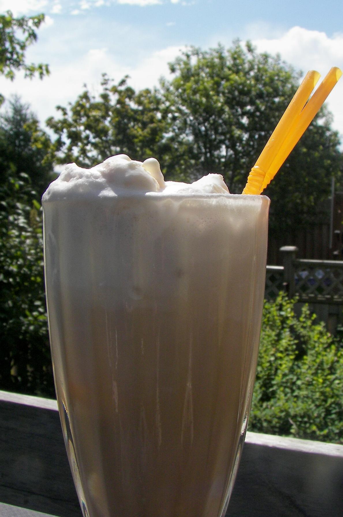  Satisfy your cravings with this irresistible Mocha-Cream Iced Soda.