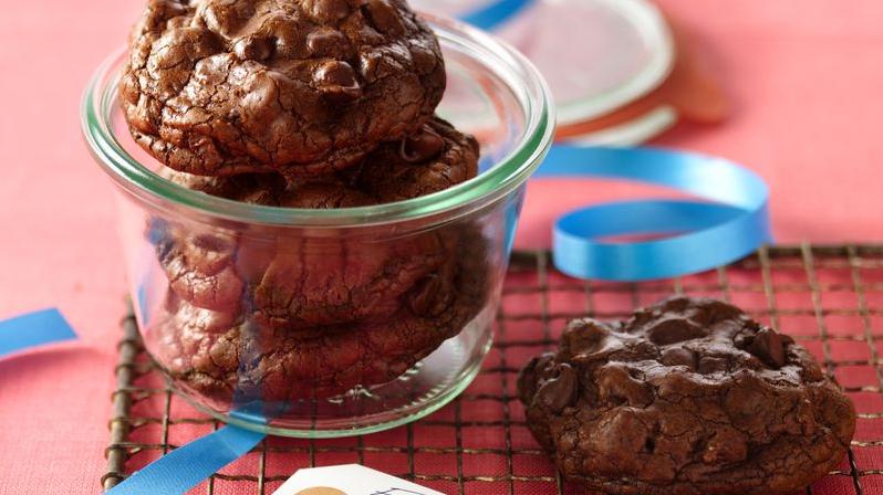  Satisfy your sweet tooth cravings with these Crisp Chocolate Espresso Ribbon Cookies.