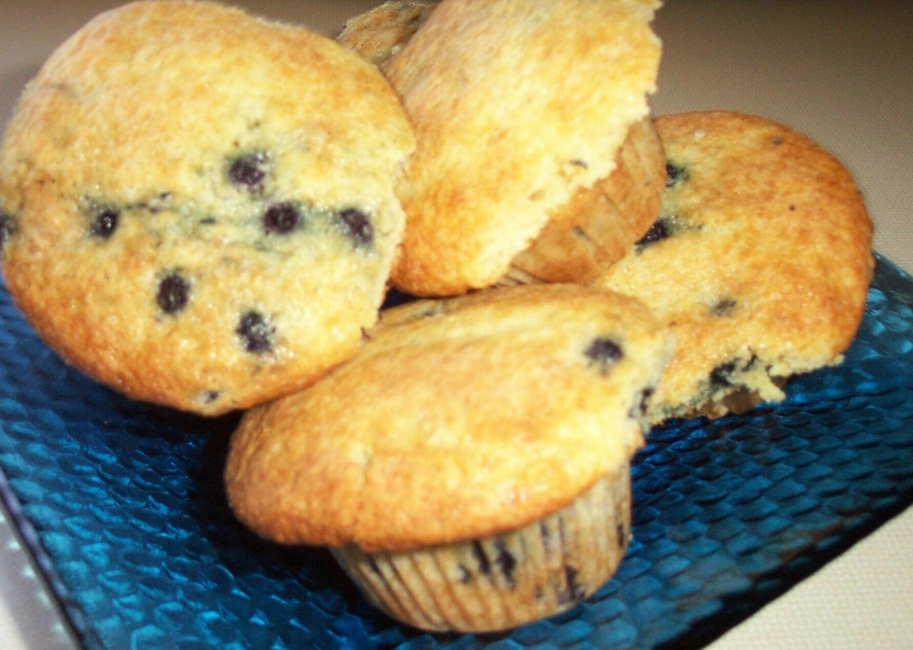  Sink your teeth into these delicious Blueberry Coffee Cake Muffins!