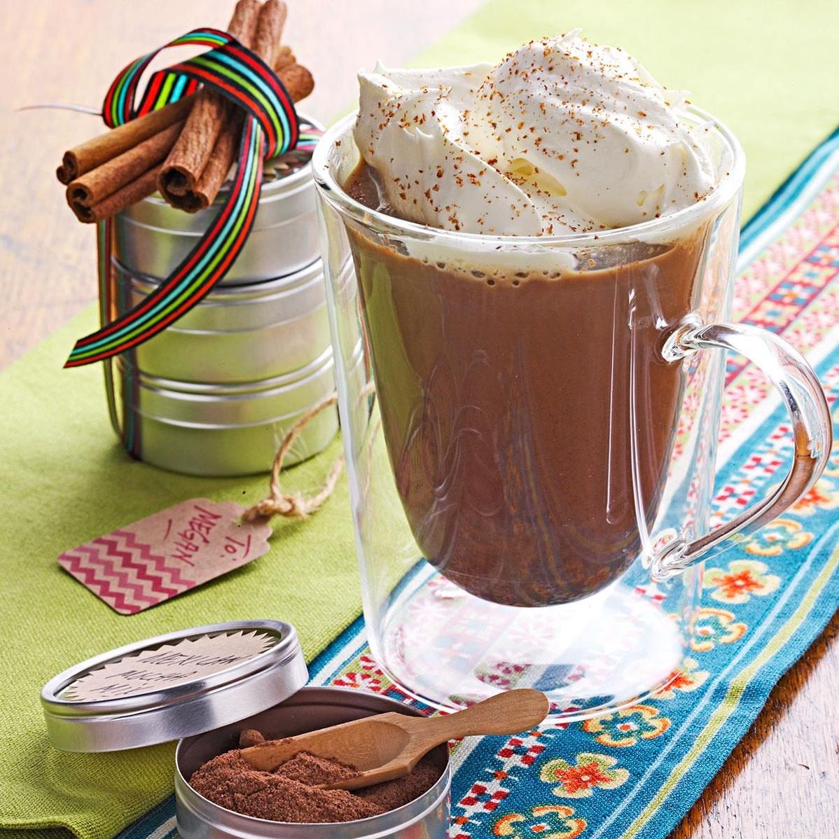  Sprinkle some cocoa powder on top of your mocha mix to add a touch of elegance.