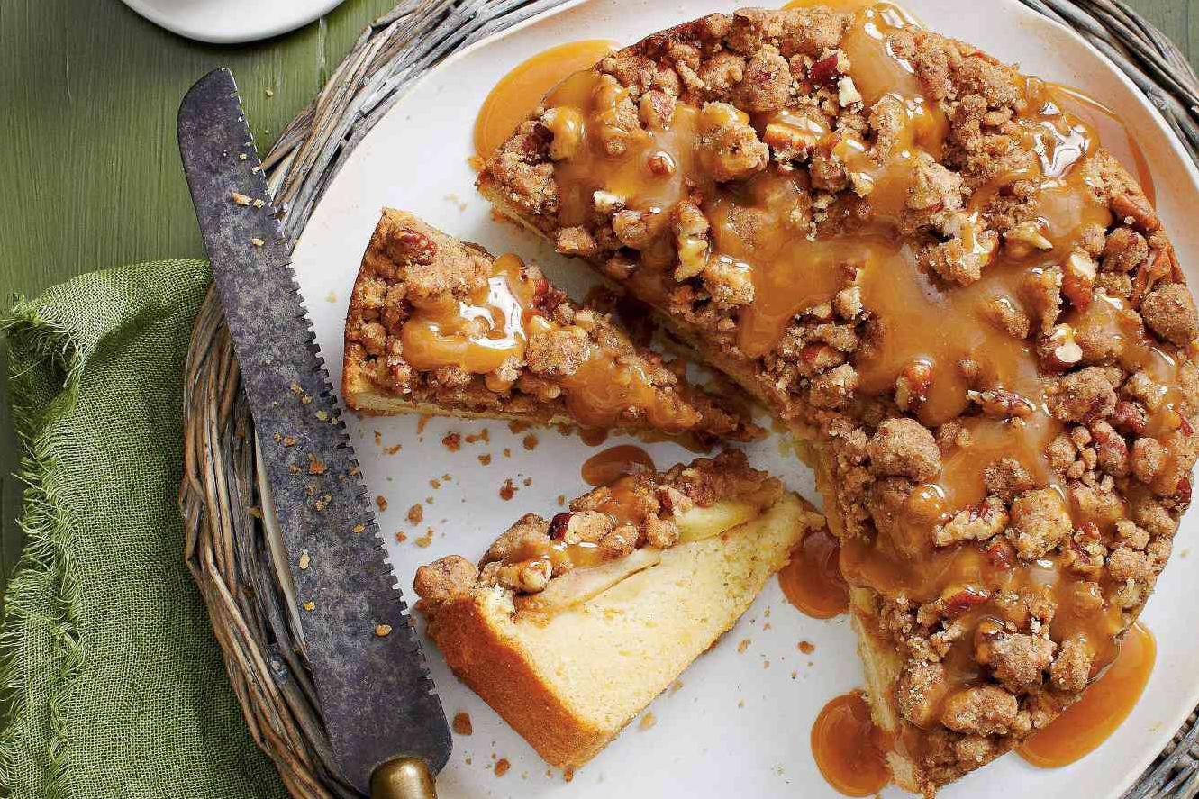  Warm and cozy, this apple coffee cake is perfect for lazy Sunday mornings.